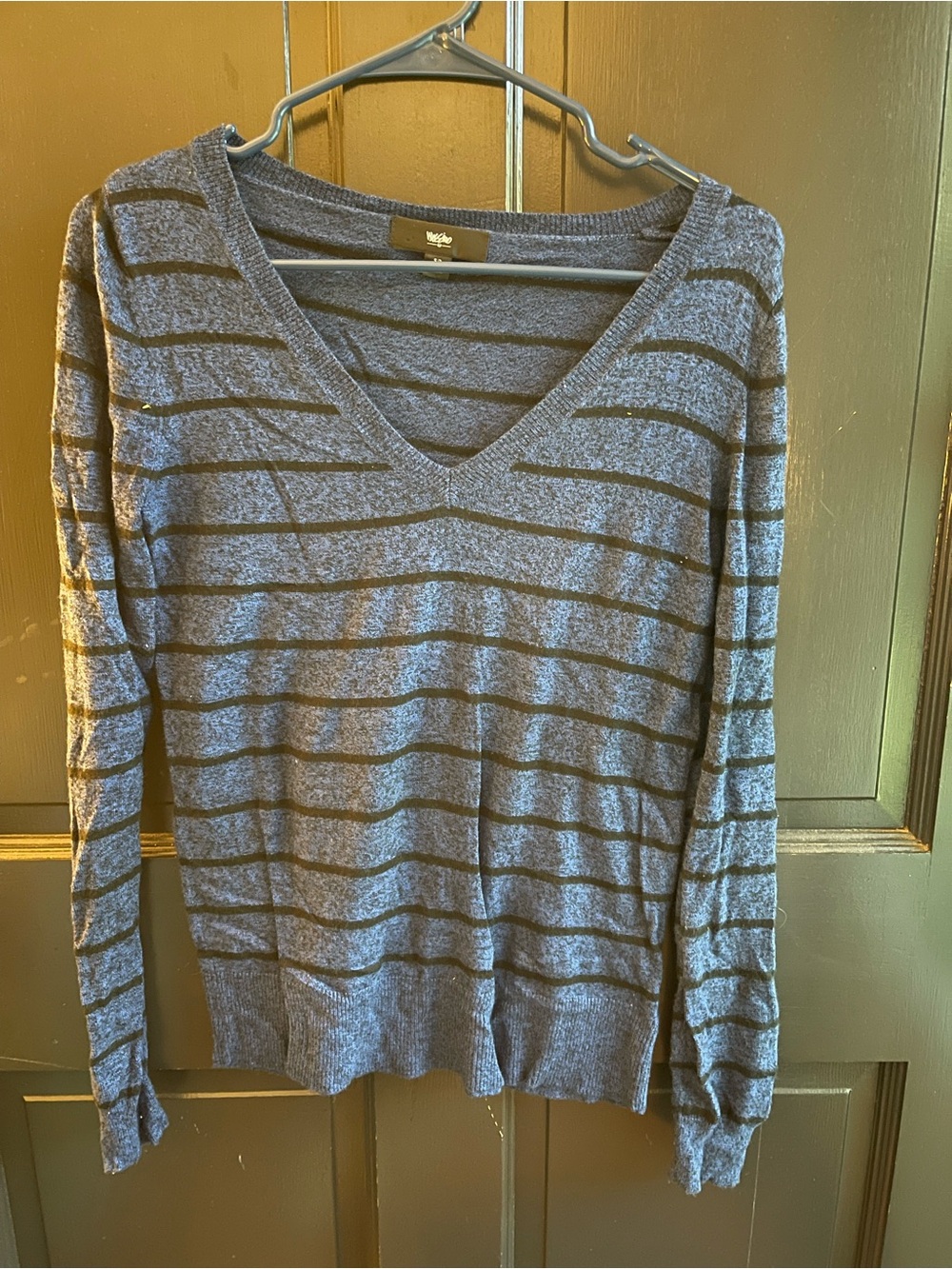 Womenโs Mossimo striped long sleeve shirt